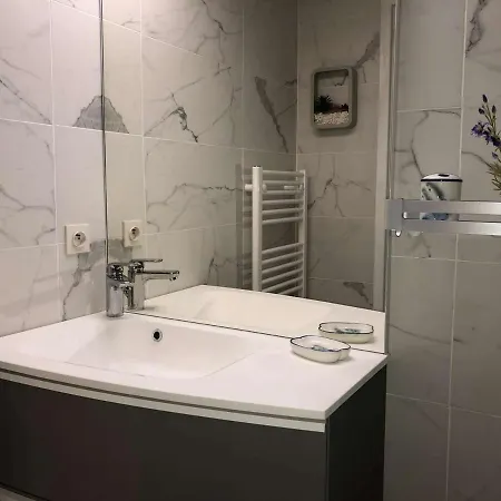 Appartement 2 Pieces Avec Clim Et Parking, Pres De La Mer - Fr-1-225C-123 Apartmán *